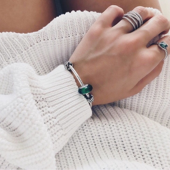 :: Stella & Dot⚔️💍Silver Stellar Pavé Ring - Picture 2 of 5